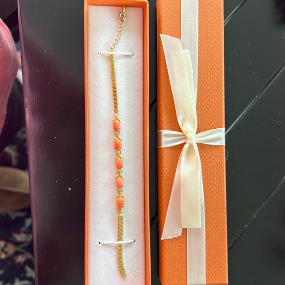 Bubbly, gold bracelet with peach stones. - Picture 1 of 2